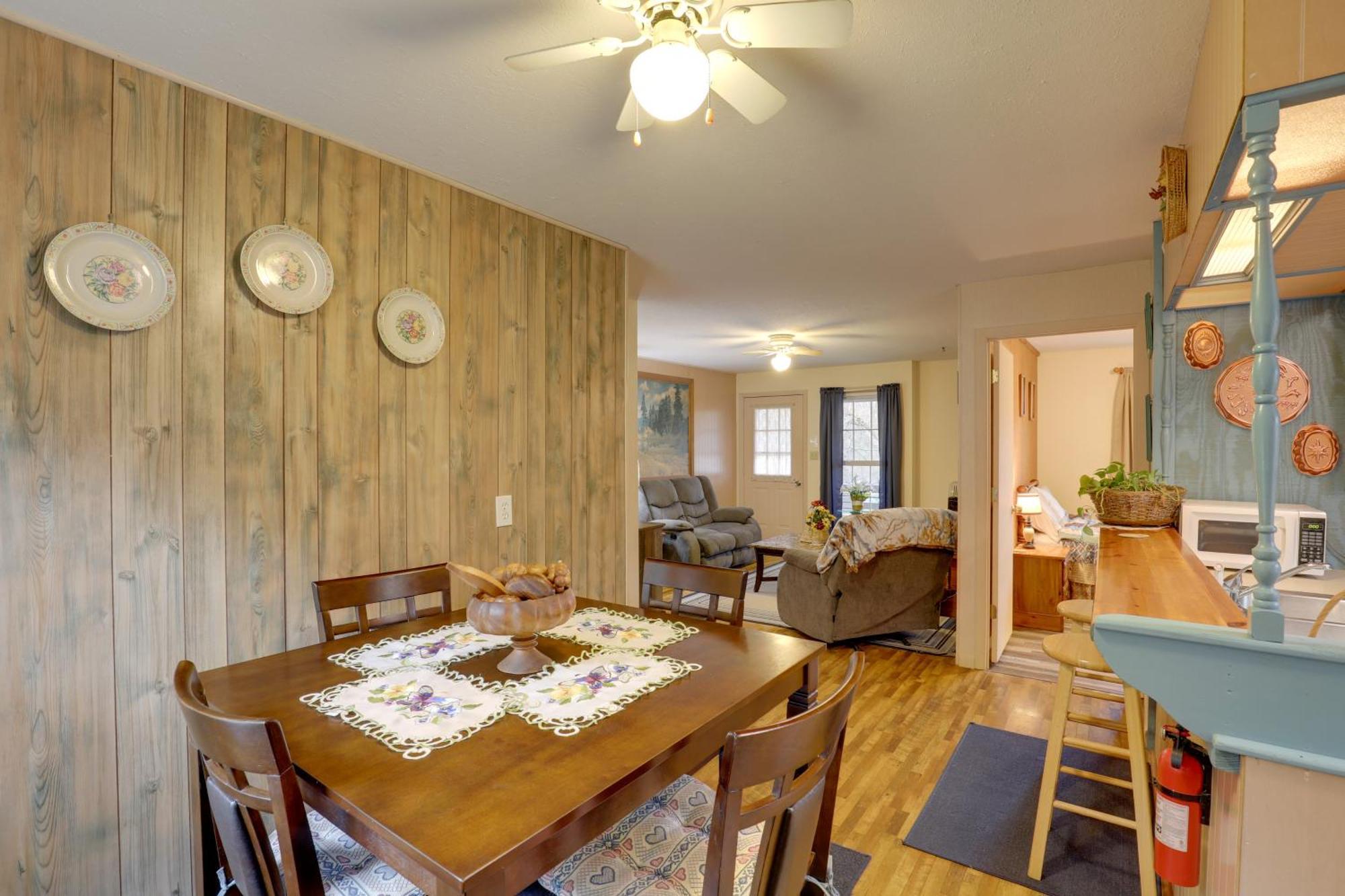 Riverfront Hot Springs Cabin With Private Hot Tub! Экстерьер фото