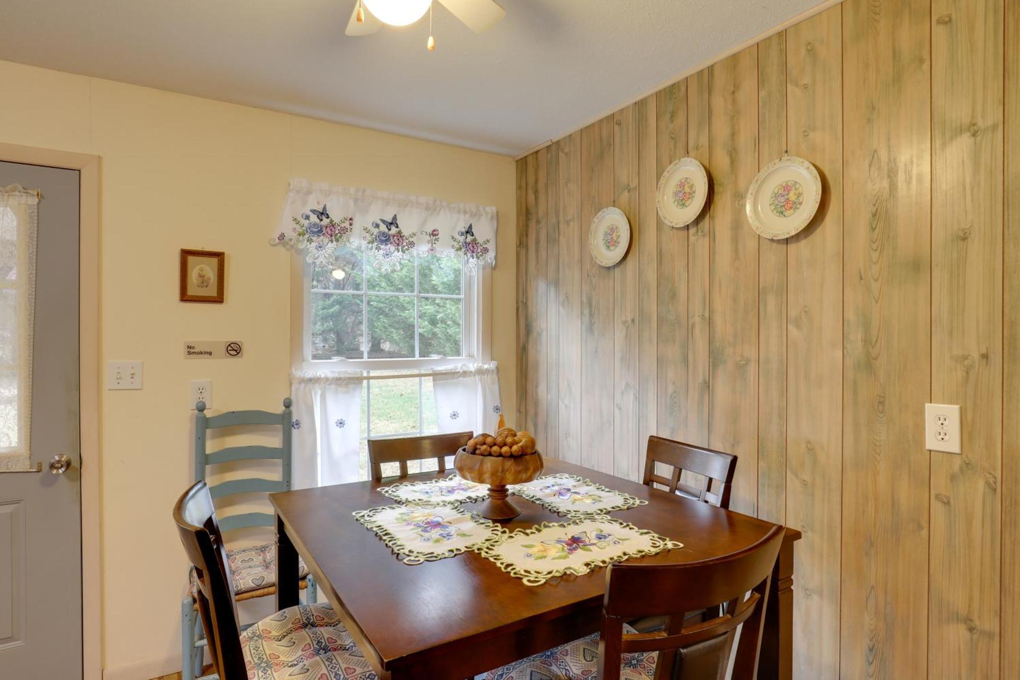 Riverfront Hot Springs Cabin With Private Hot Tub! Экстерьер фото