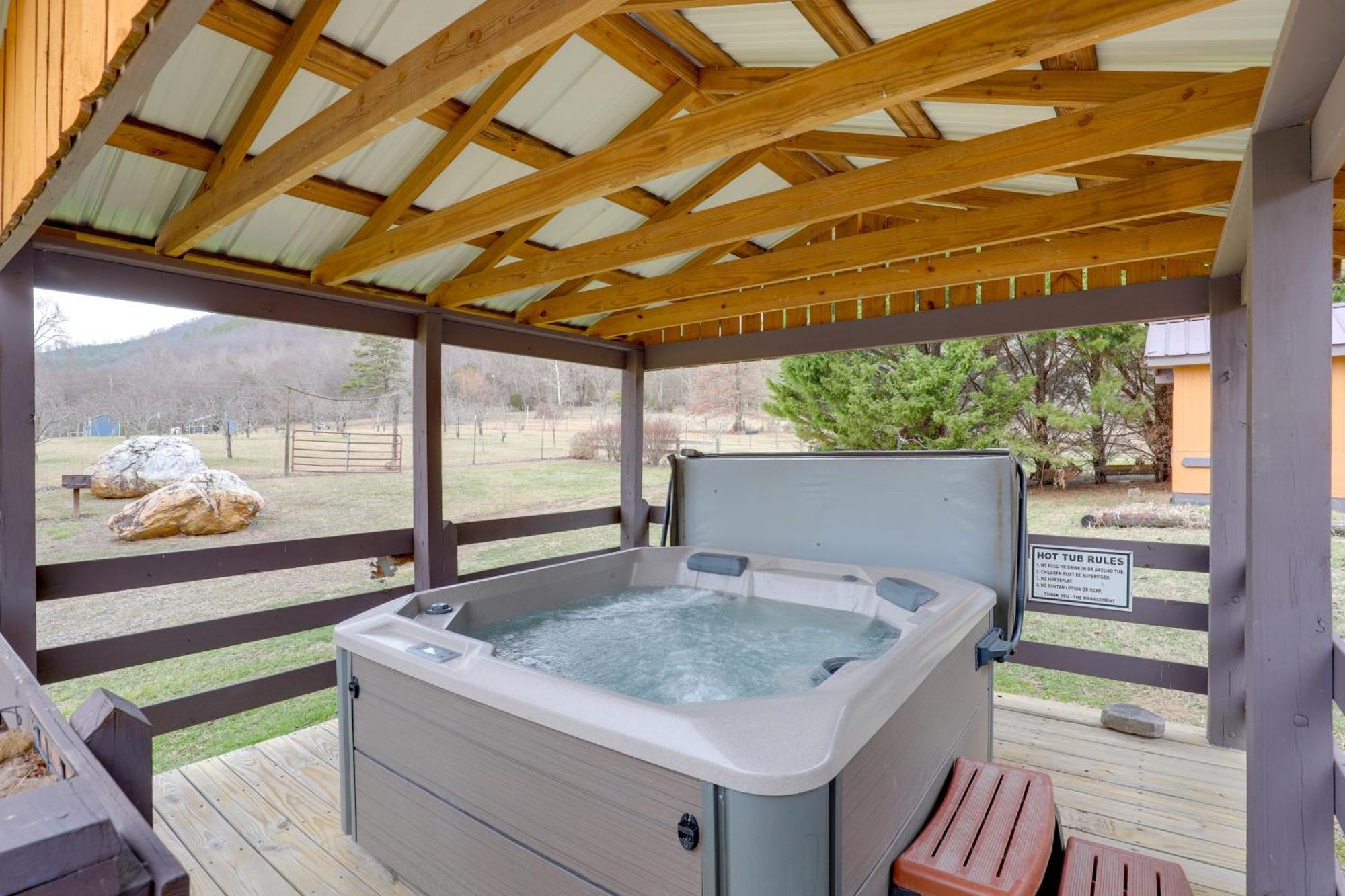 Riverfront Hot Springs Cabin With Private Hot Tub! Экстерьер фото