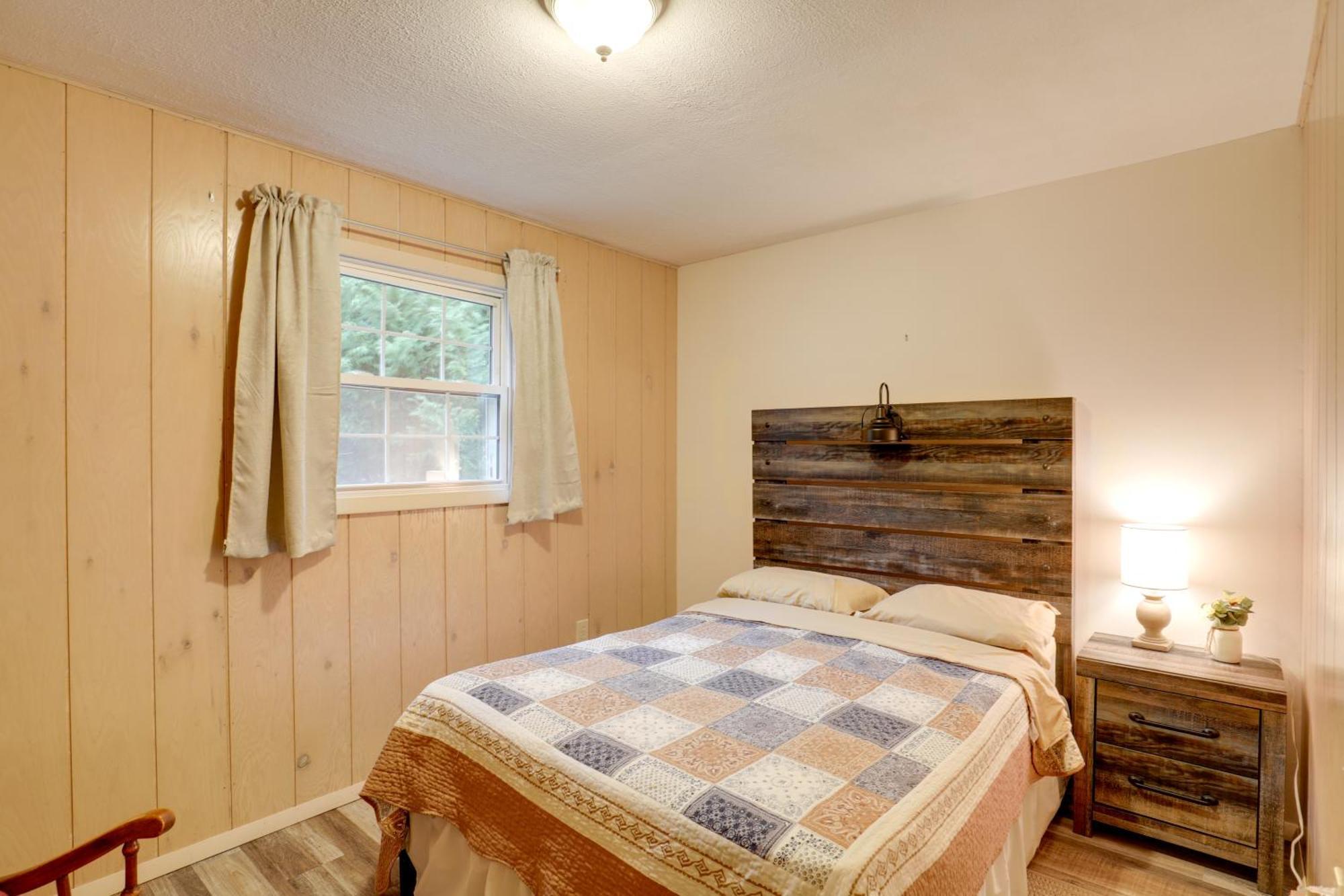 Riverfront Hot Springs Cabin With Private Hot Tub! Экстерьер фото
