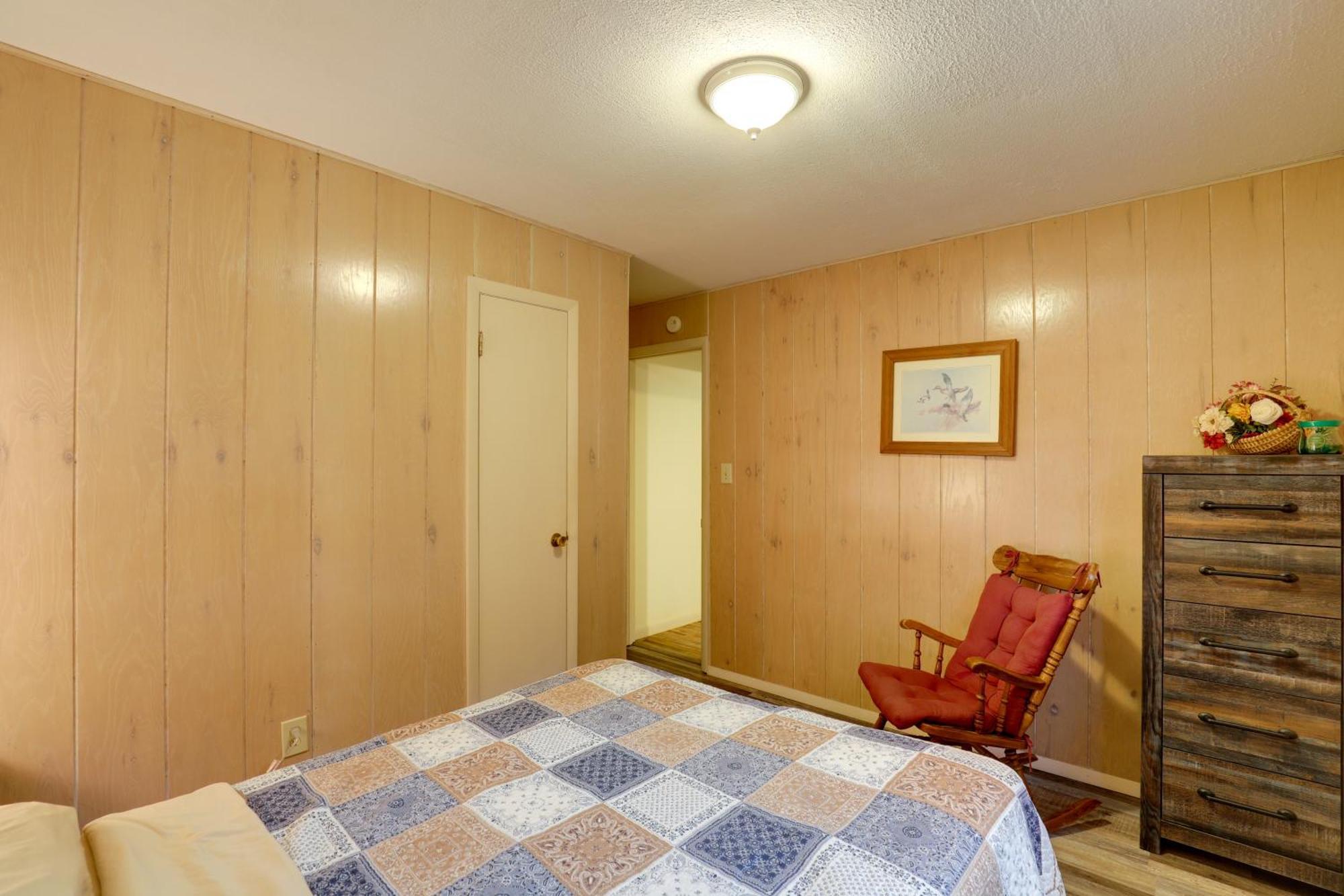 Riverfront Hot Springs Cabin With Private Hot Tub! Экстерьер фото