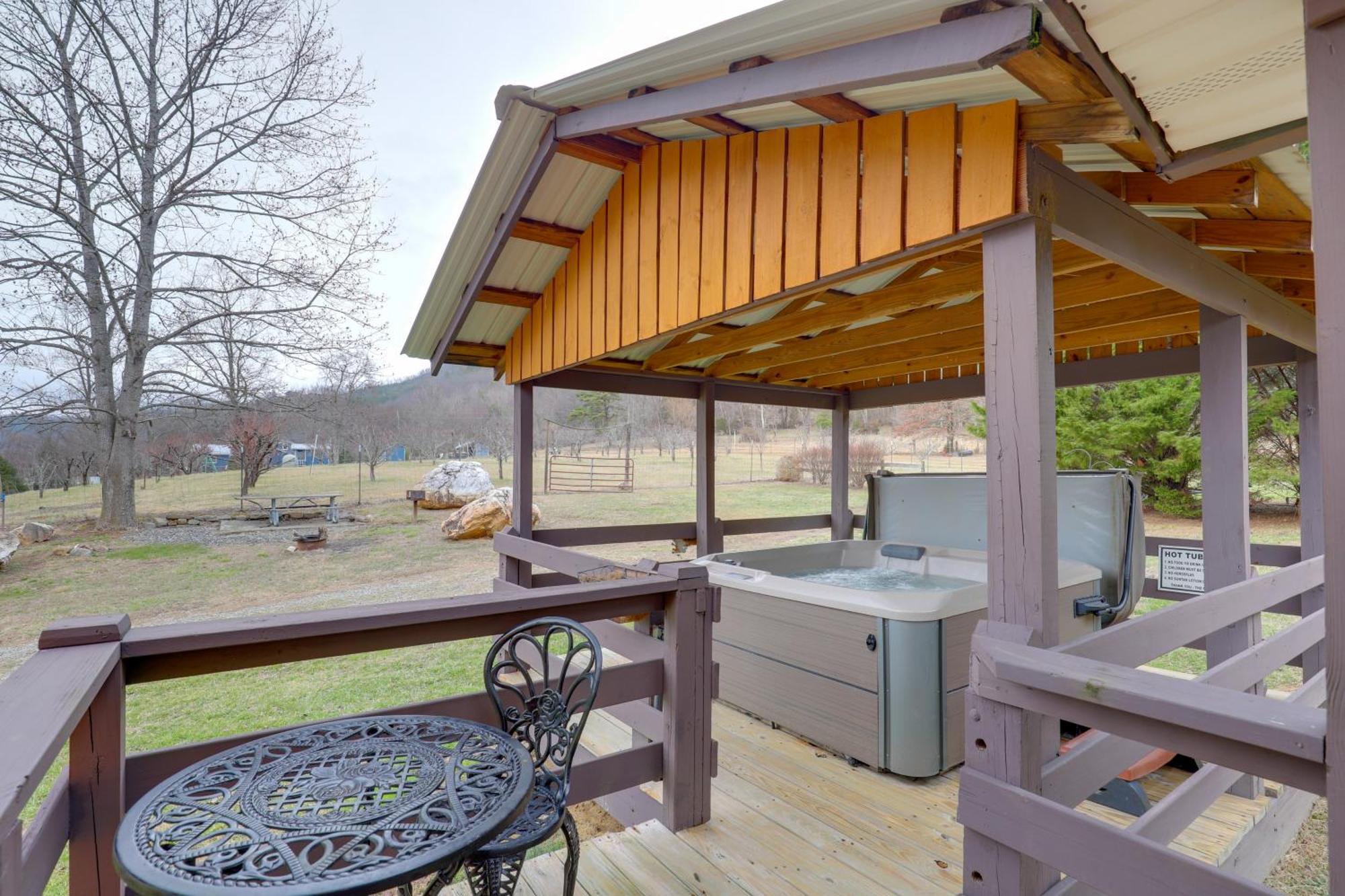 Riverfront Hot Springs Cabin With Private Hot Tub! Экстерьер фото