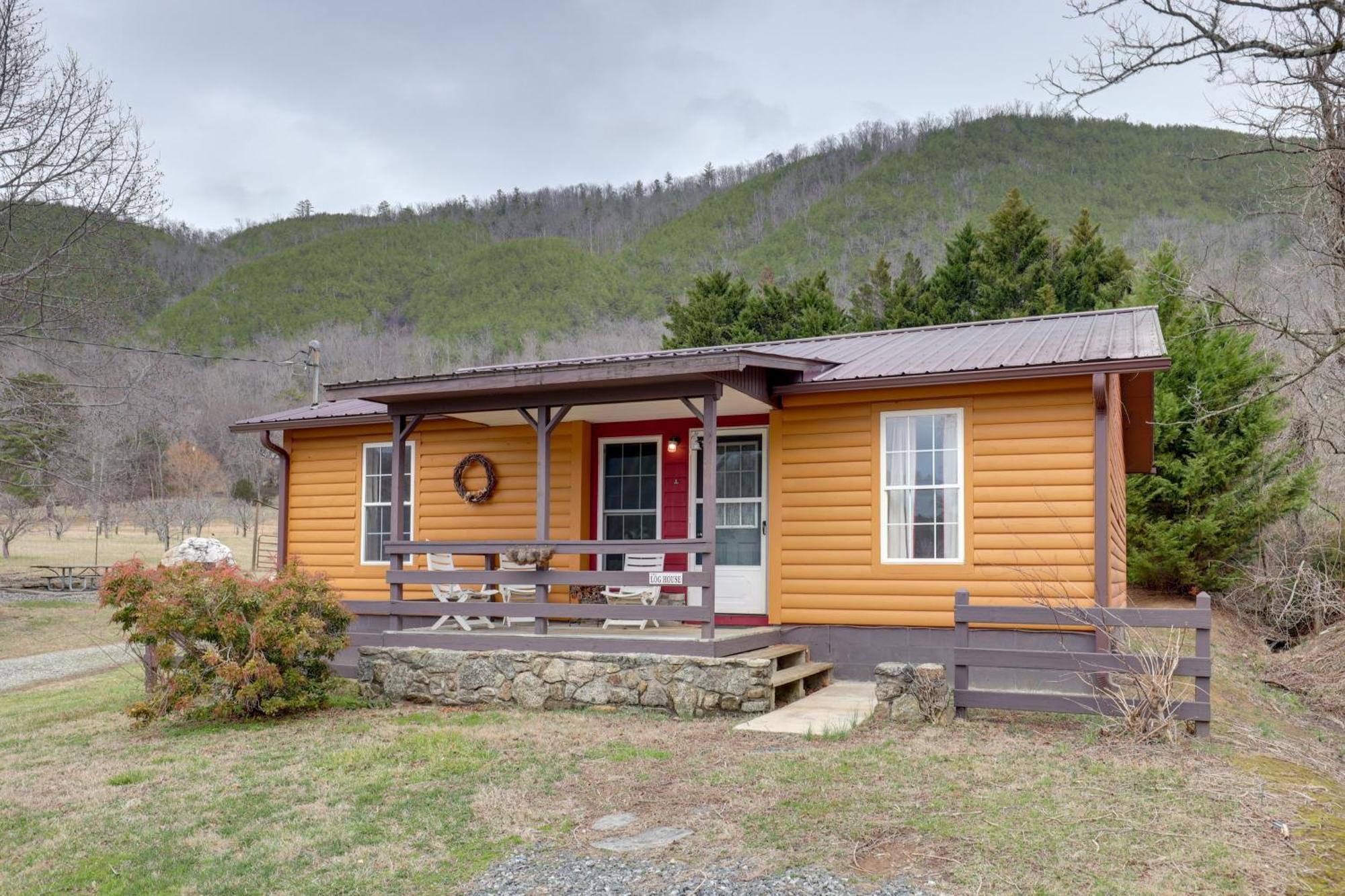 Riverfront Hot Springs Cabin With Private Hot Tub! Экстерьер фото