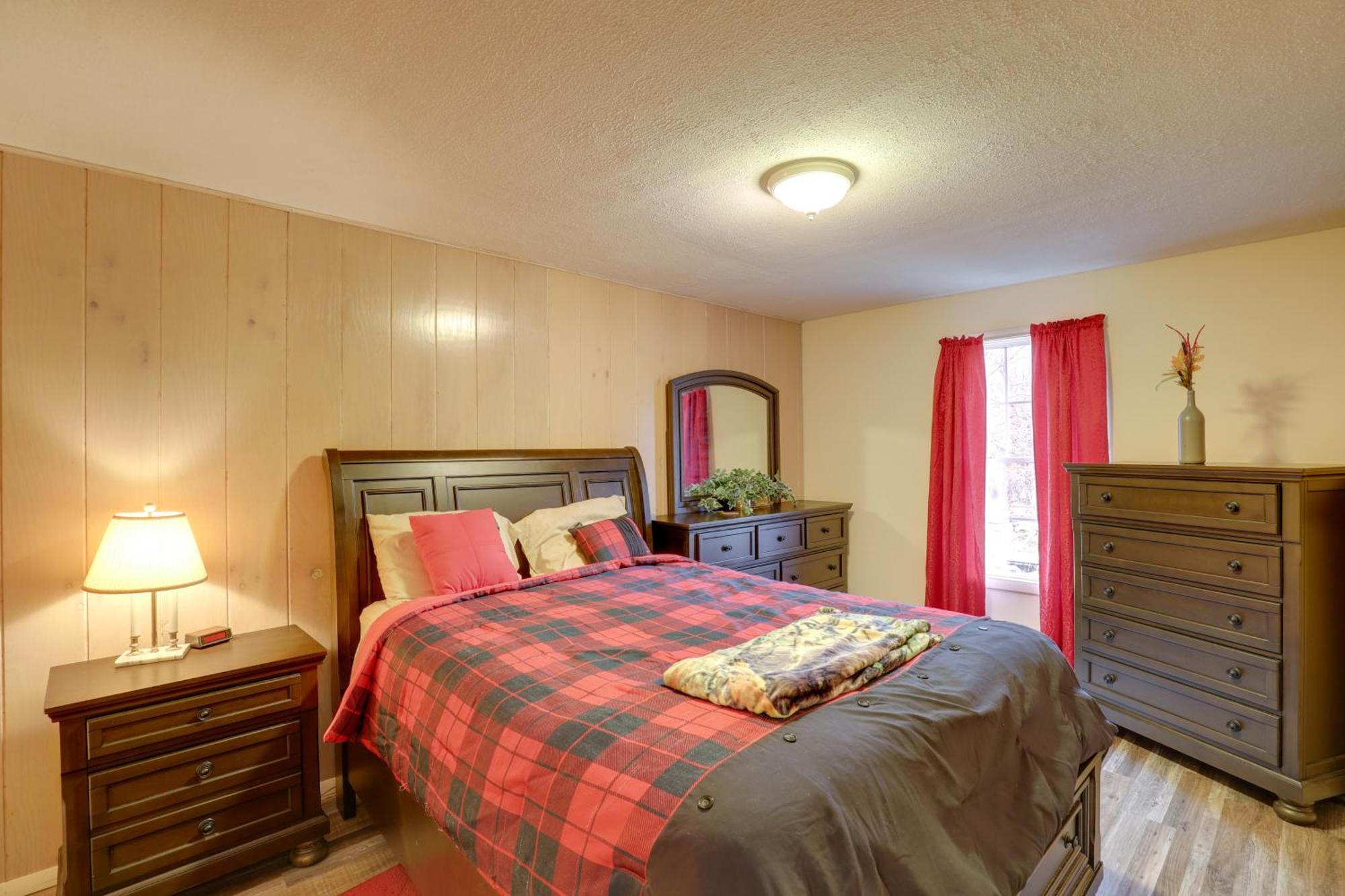 Riverfront Hot Springs Cabin With Private Hot Tub! Экстерьер фото