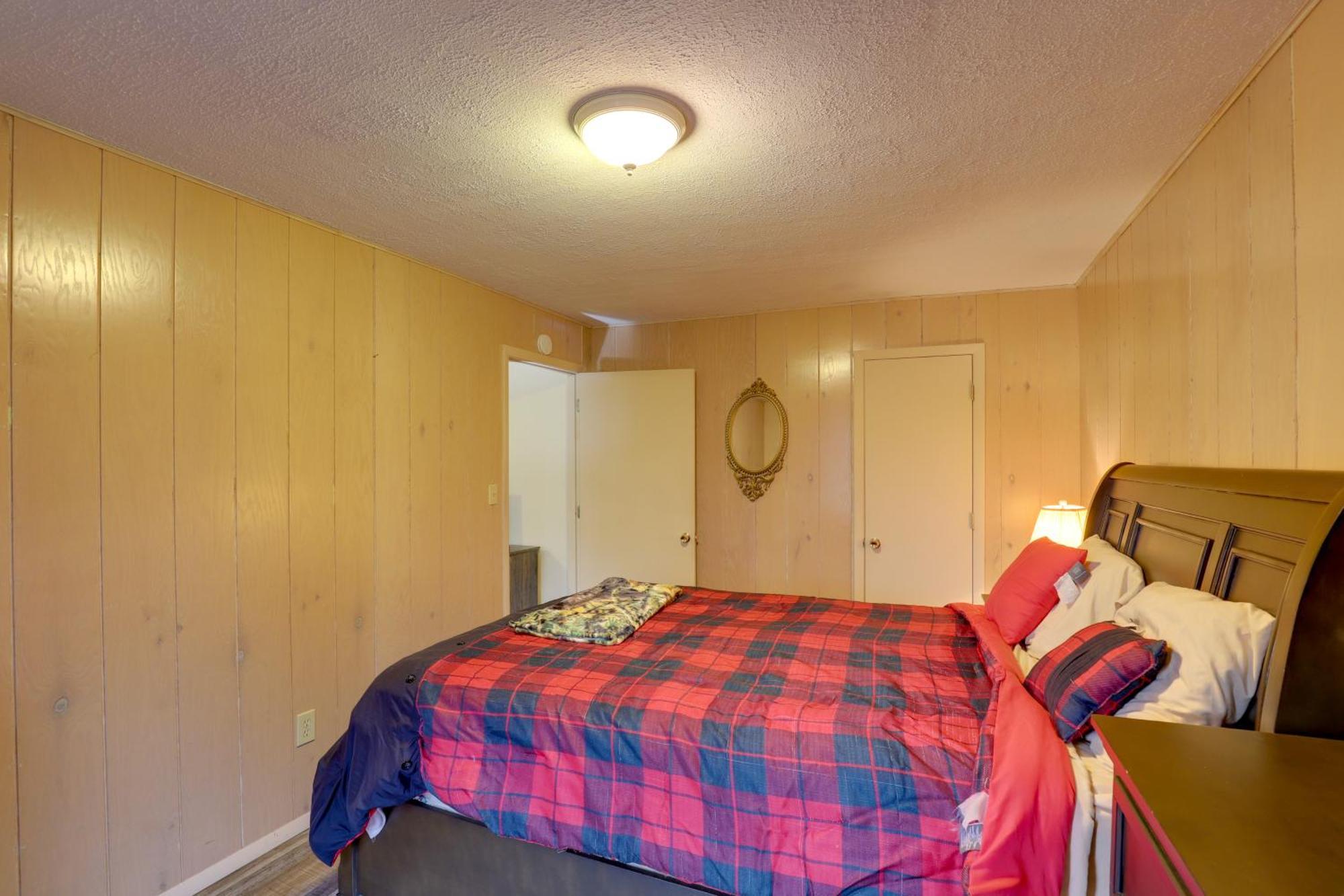 Riverfront Hot Springs Cabin With Private Hot Tub! Экстерьер фото