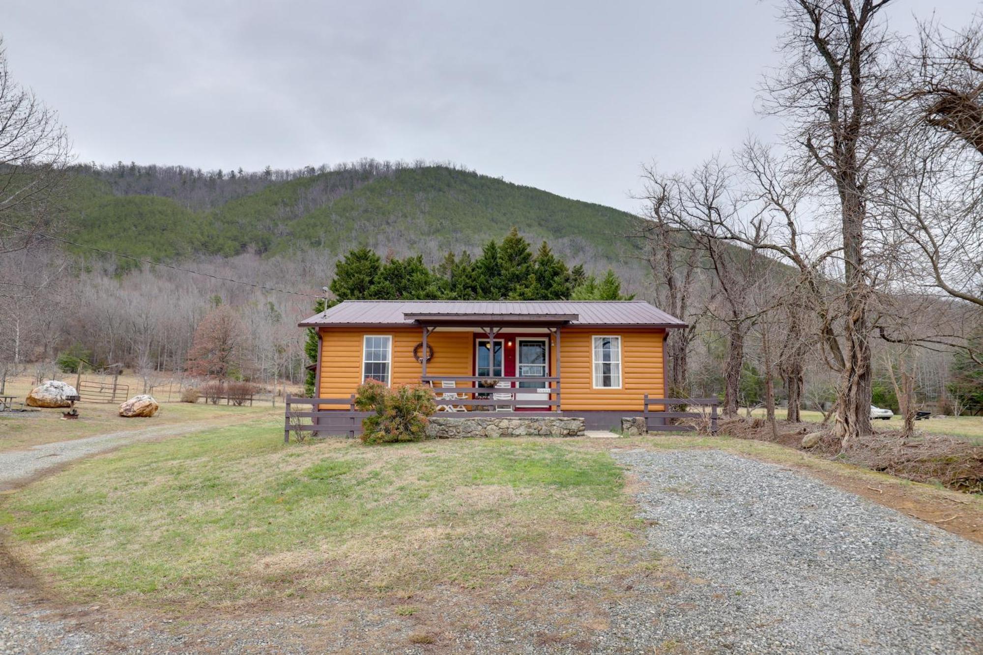 Riverfront Hot Springs Cabin With Private Hot Tub! Экстерьер фото