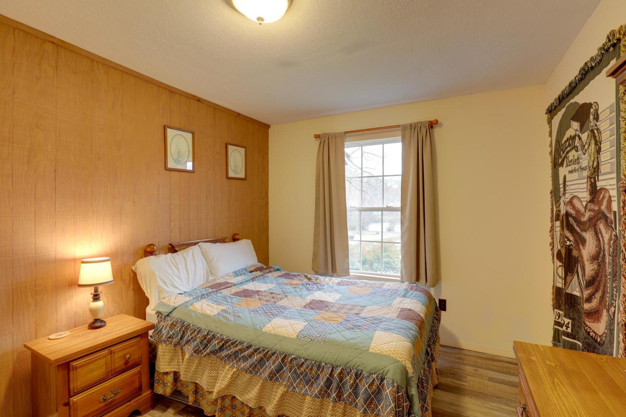 Riverfront Hot Springs Cabin With Private Hot Tub! Экстерьер фото